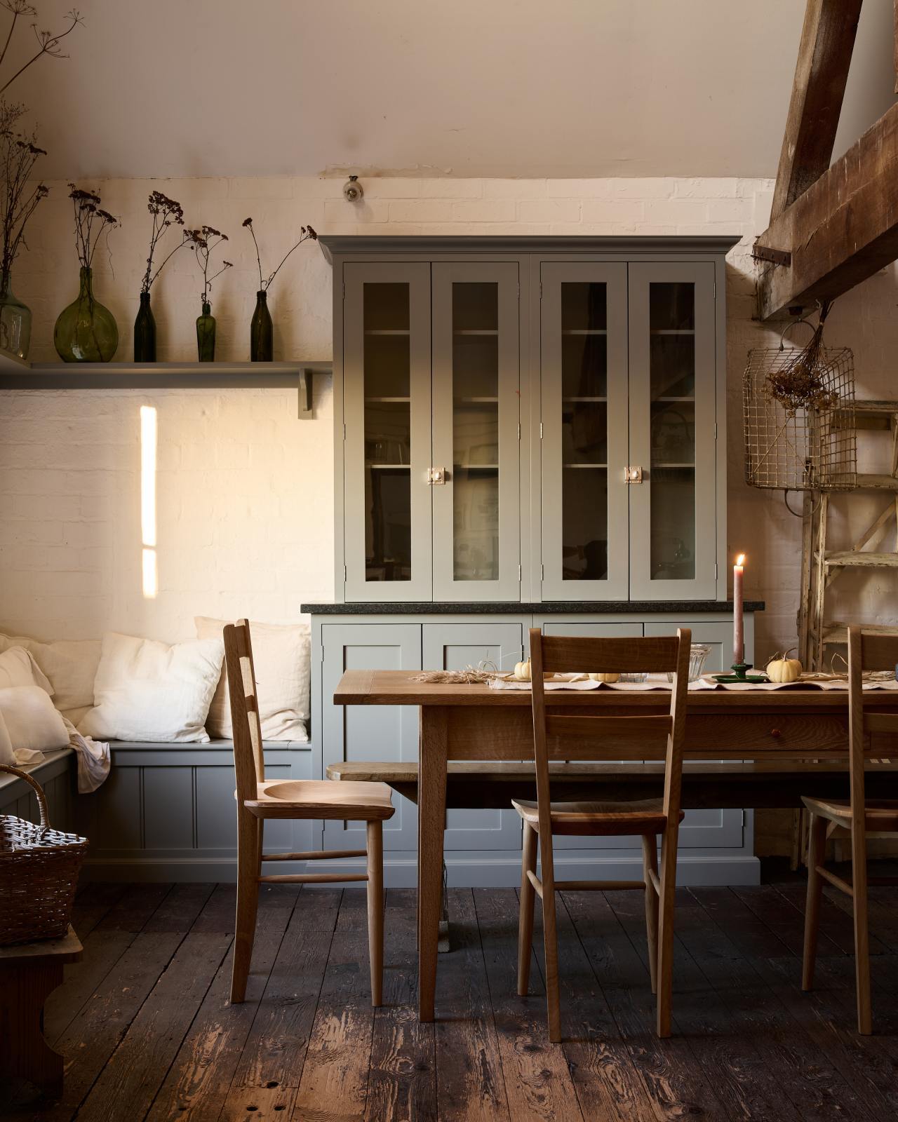 Shaker style table and outlet chairs